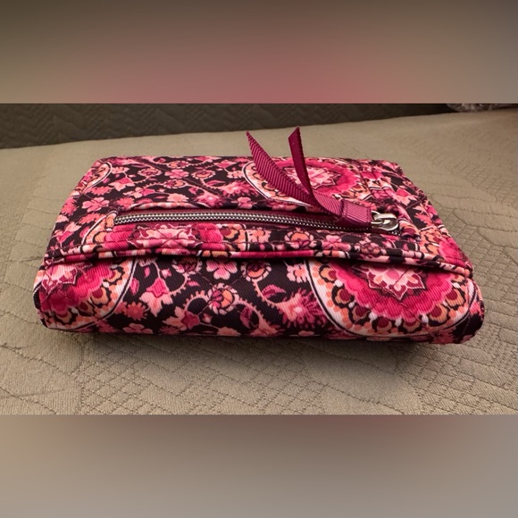 Vera Bradley Riley Compact Wallet Raspberry Medallion Performance Twill NWOT’s - Picture 9 of 11